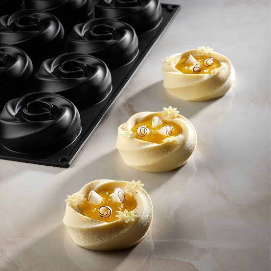 Pavoni Karma Mould Makes 12